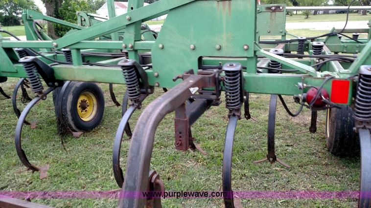 image for item F7803 1998 John Deere 985 field cultivator