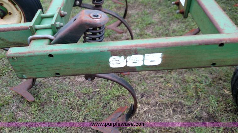 image for item F7803 1998 John Deere 985 field cultivator
