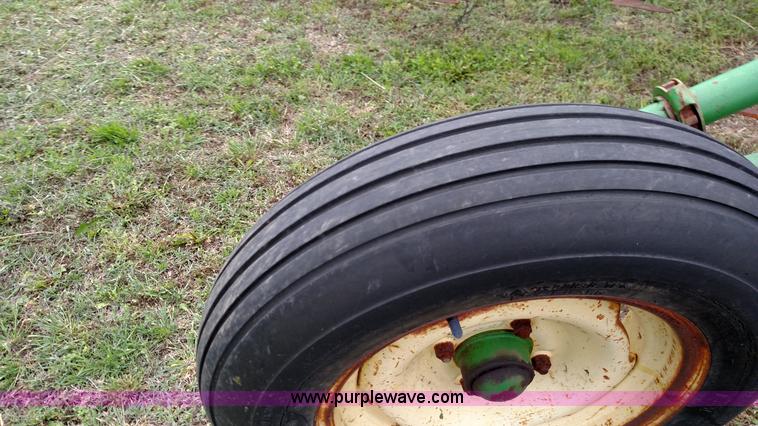 image for item F7803 1998 John Deere 985 field cultivator