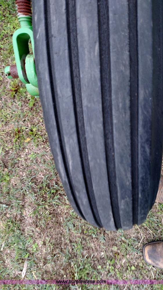 image for item F7803 1998 John Deere 985 field cultivator