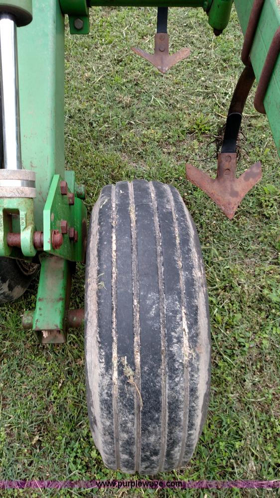 image for item F7803 1998 John Deere 985 field cultivator