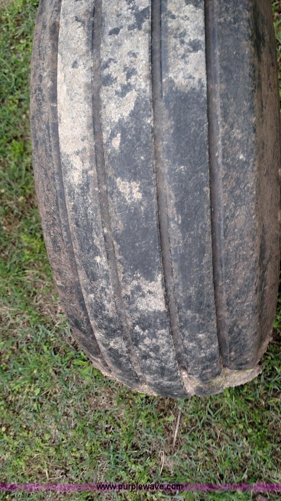 image for item F7803 1998 John Deere 985 field cultivator