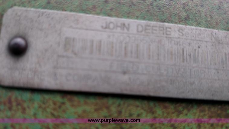 image for item F7803 1998 John Deere 985 field cultivator