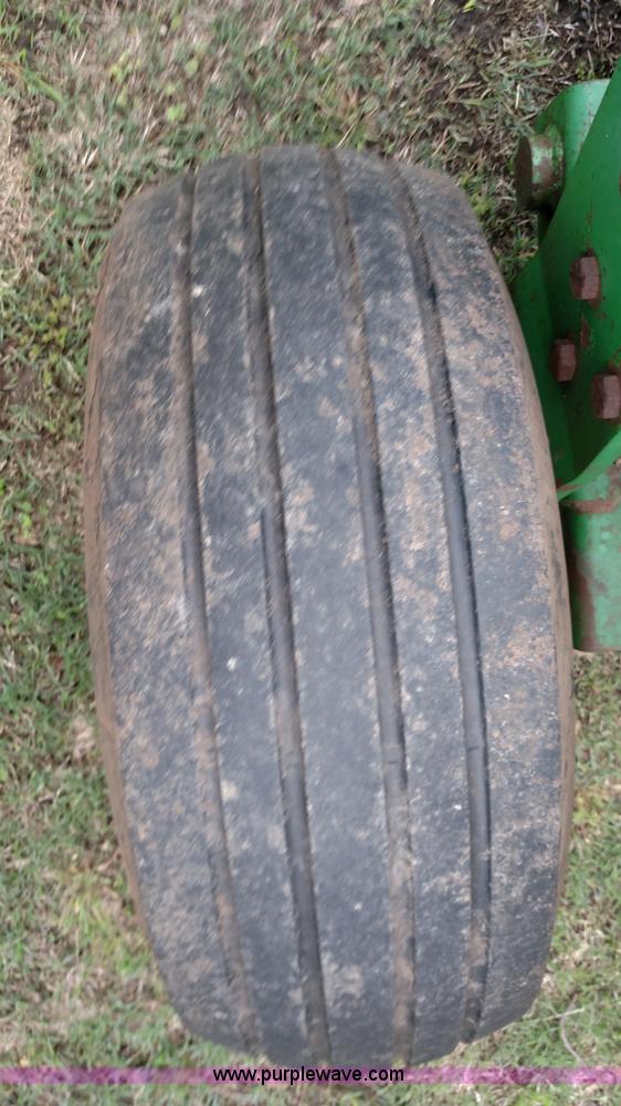 image for item F7803 1998 John Deere 985 field cultivator