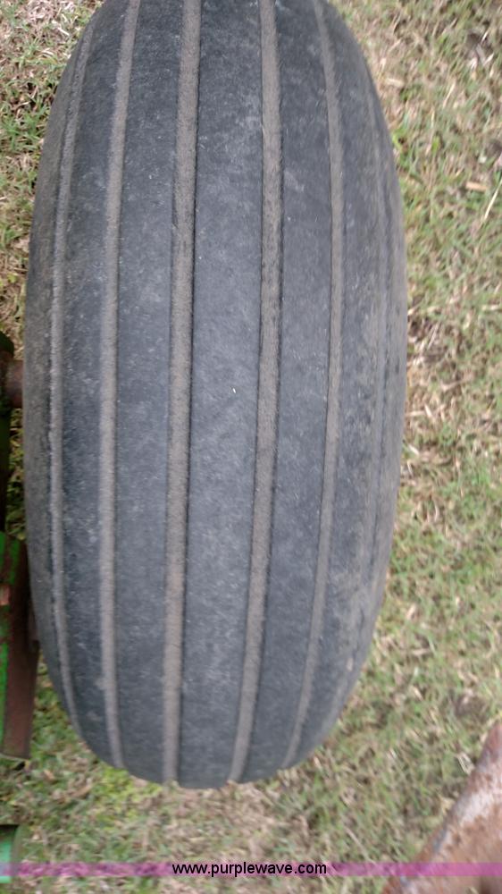 image for item F7803 1998 John Deere 985 field cultivator