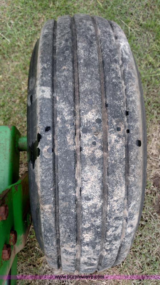 image for item F7803 1998 John Deere 985 field cultivator