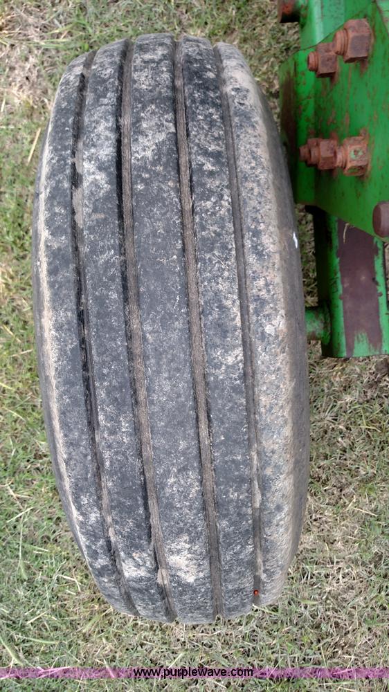 image for item F7803 1998 John Deere 985 field cultivator