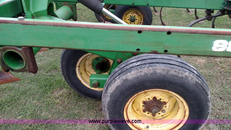 image for item F7803 1998 John Deere 985 field cultivator