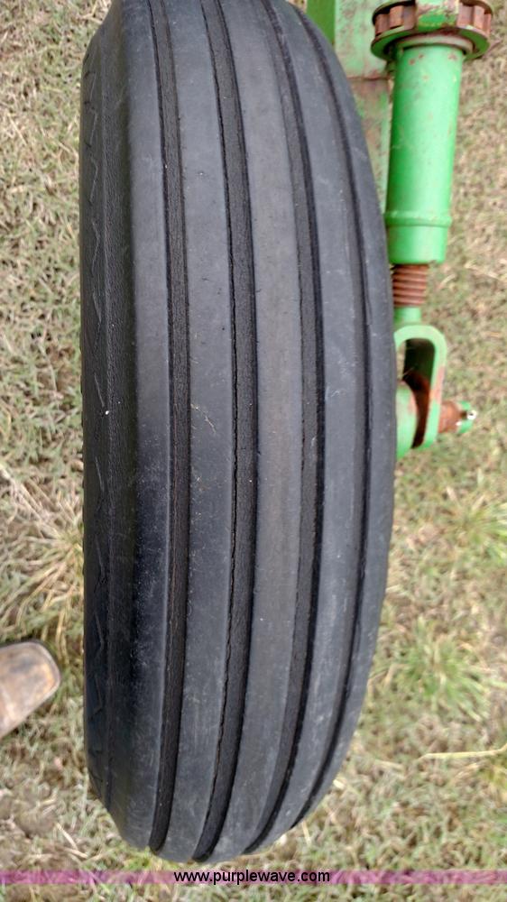 image for item F7803 1998 John Deere 985 field cultivator