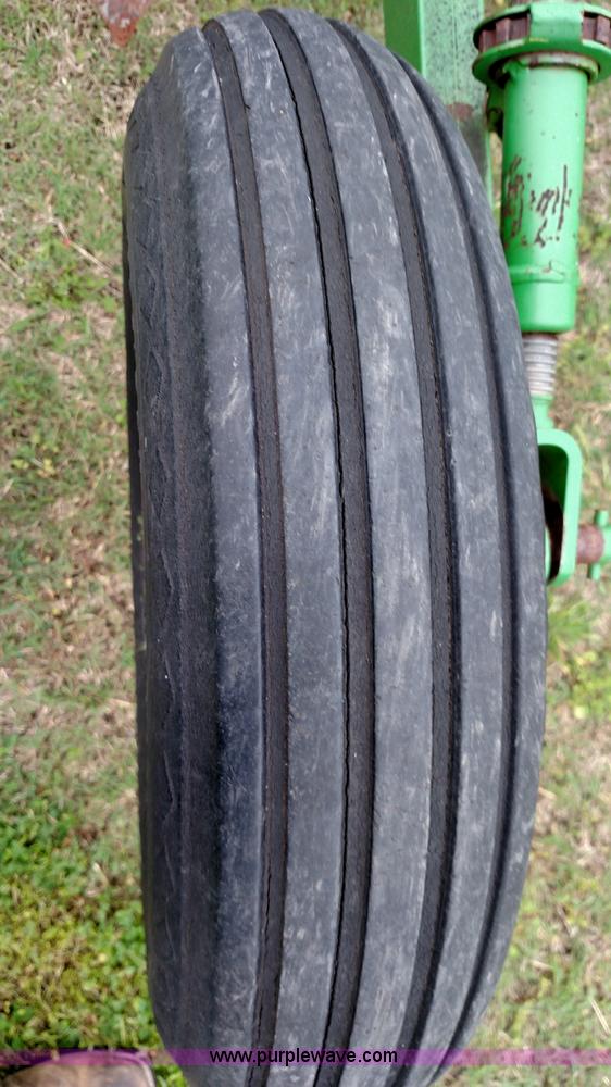 image for item F7803 1998 John Deere 985 field cultivator