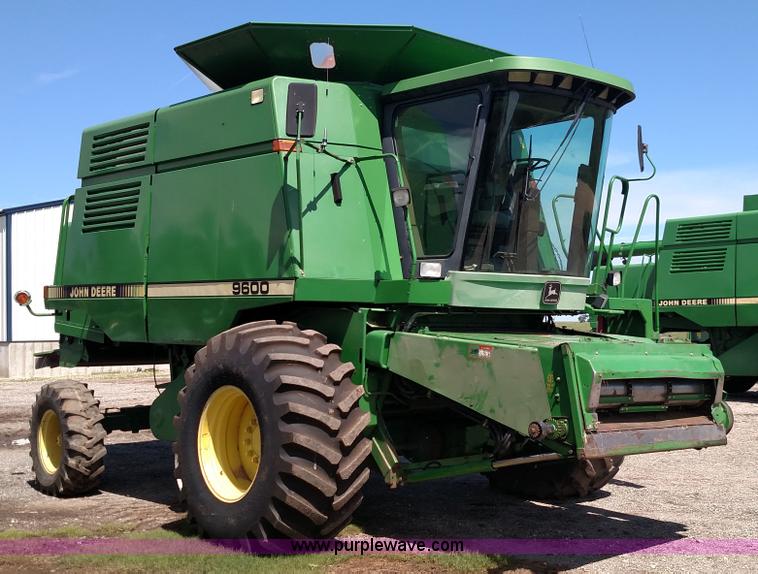 image for item F7808 1994 John Deere 9600 combine
