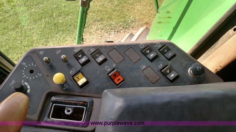 image for item F7808 1994 John Deere 9600 combine