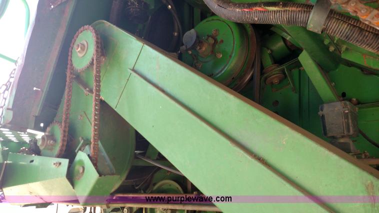 image for item F7808 1994 John Deere 9600 combine