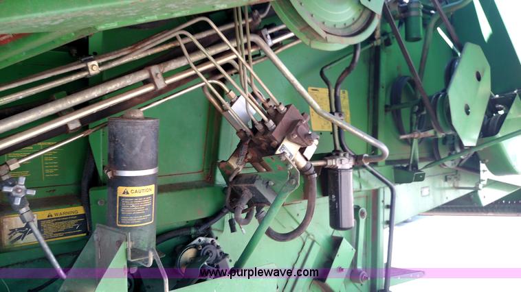 image for item F7808 1994 John Deere 9600 combine