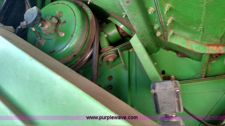 image for item F7808 1994 John Deere 9600 combine