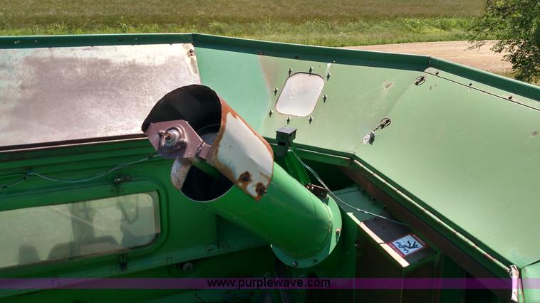 image for item F7808 1994 John Deere 9600 combine