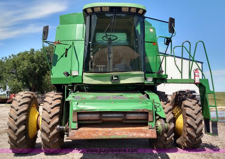 image for item F7809 1996 John Deere 9600 RWA combine