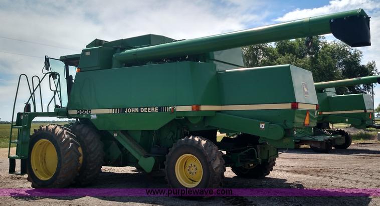 image for item F7809 1996 John Deere 9600 RWA combine