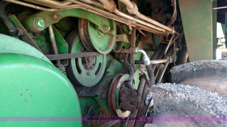 image for item F7809 1996 John Deere 9600 RWA combine