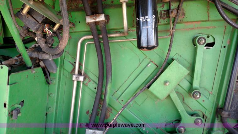 image for item F7809 1996 John Deere 9600 RWA combine