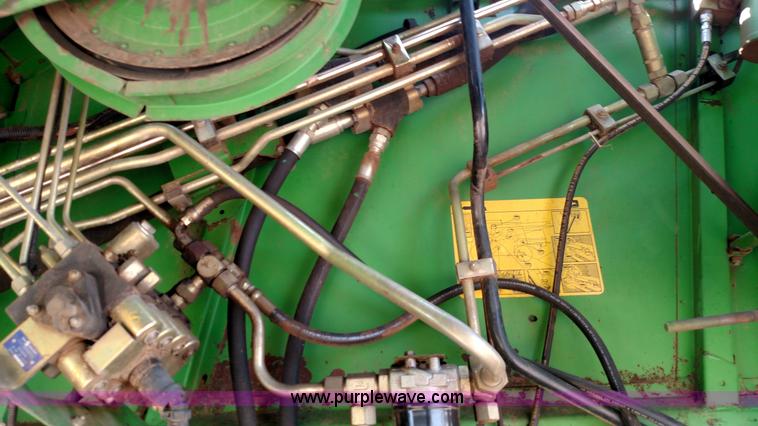 image for item F7809 1996 John Deere 9600 RWA combine