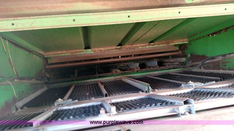 image for item F7809 1996 John Deere 9600 RWA combine