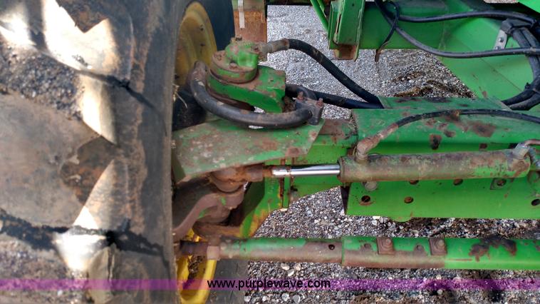 image for item F7809 1996 John Deere 9600 RWA combine