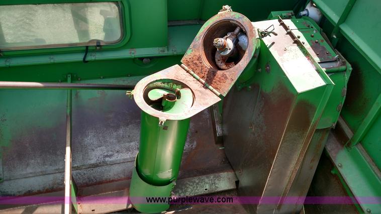 image for item F7809 1996 John Deere 9600 RWA combine