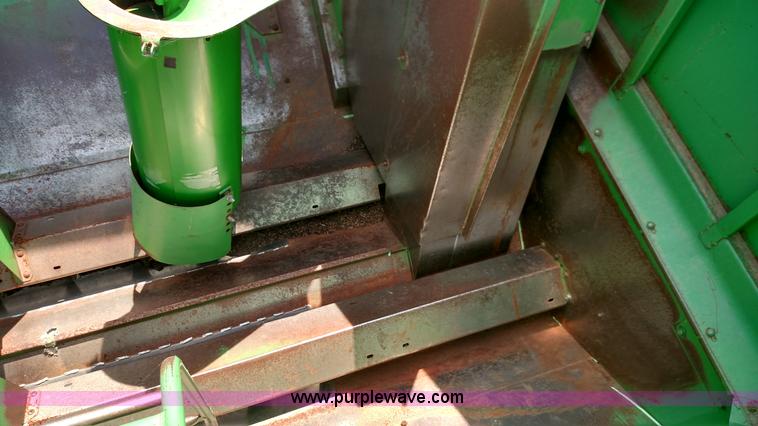 image for item F7809 1996 John Deere 9600 RWA combine