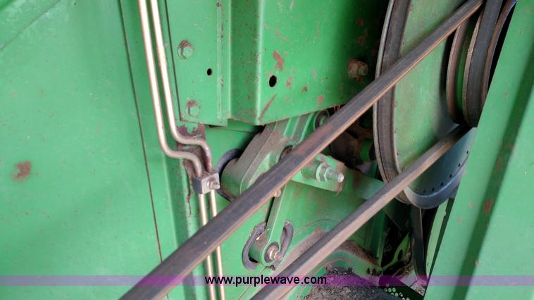 image for item F7809 1996 John Deere 9600 RWA combine