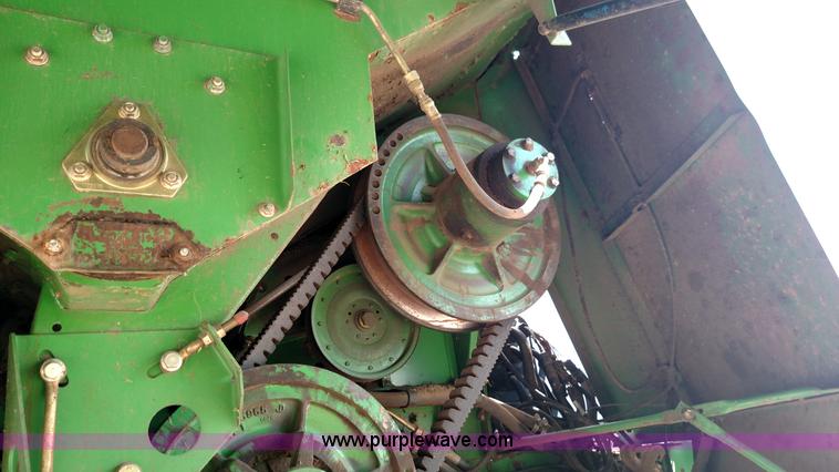 image for item F7809 1996 John Deere 9600 RWA combine