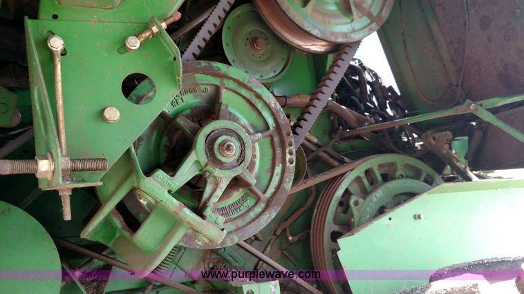 image for item F7809 1996 John Deere 9600 RWA combine