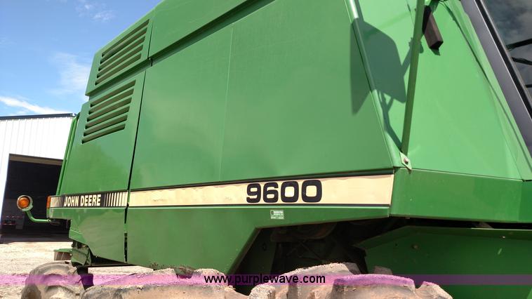 image for item F7809 1996 John Deere 9600 RWA combine