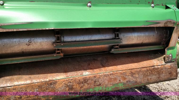 image for item F7809 1996 John Deere 9600 RWA combine