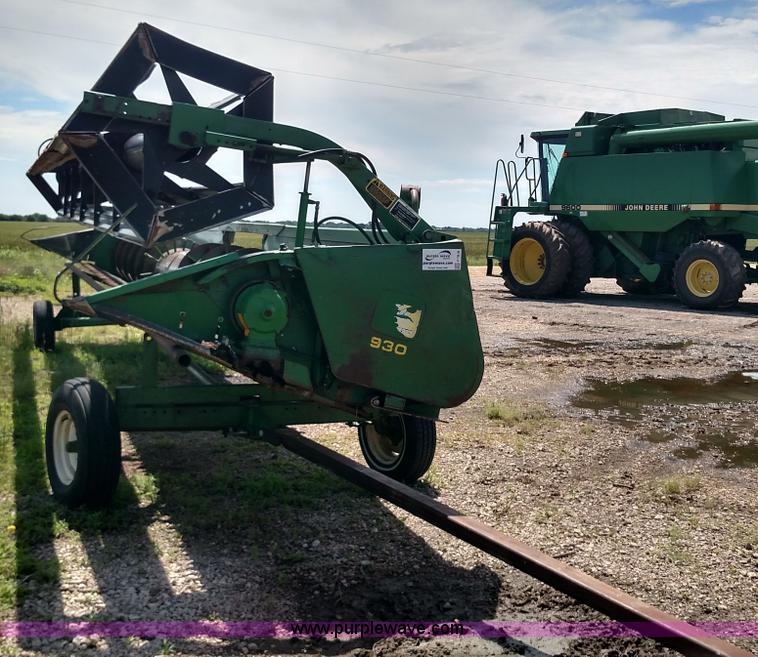 image for item F7810 1993 John Deere 930 rigid head