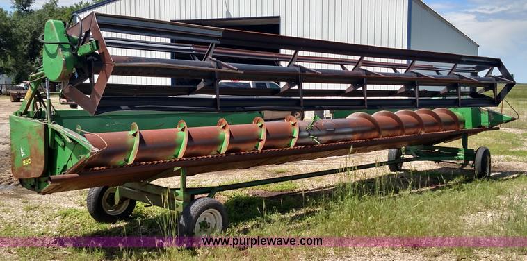 image for item F7810 1993 John Deere 930 rigid head