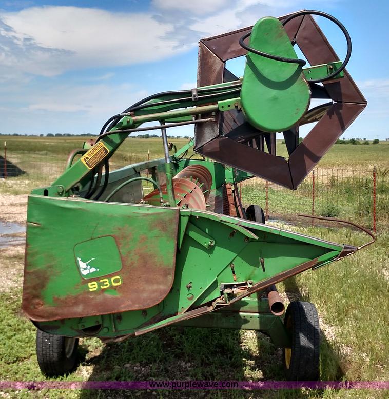 image for item F7810 1993 John Deere 930 rigid head