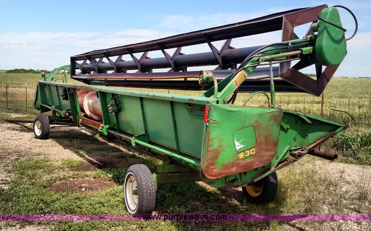 image for item F7810 1993 John Deere 930 rigid head