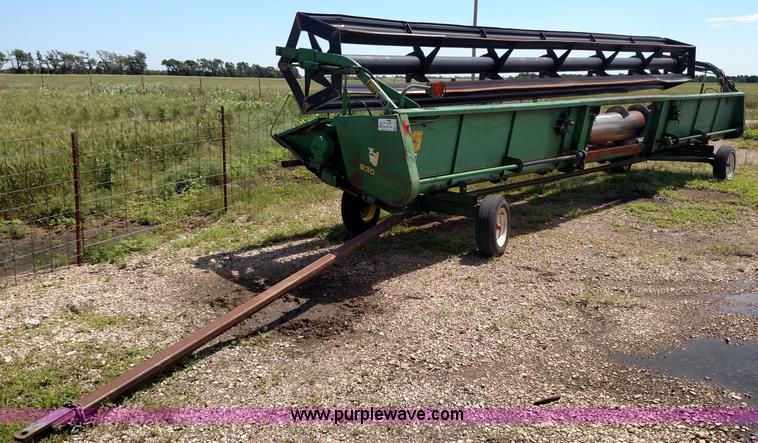 image for item F7810 1993 John Deere 930 rigid head