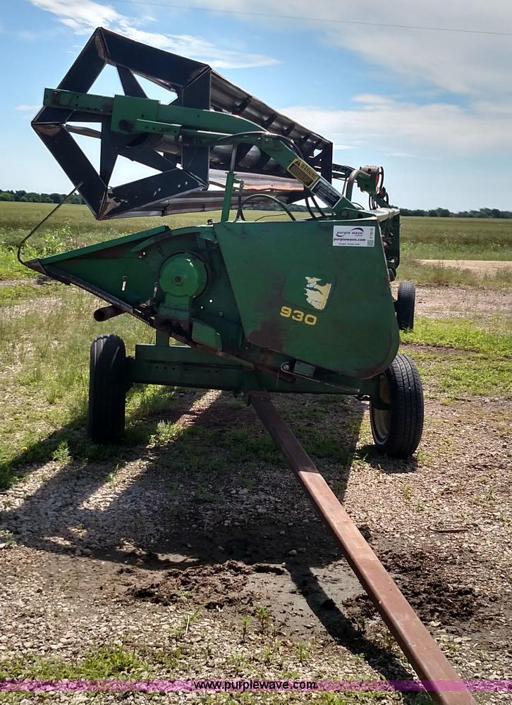 image for item F7810 1993 John Deere 930 rigid head