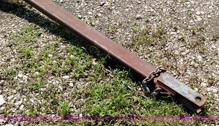 image for item F7810 1993 John Deere 930 rigid head