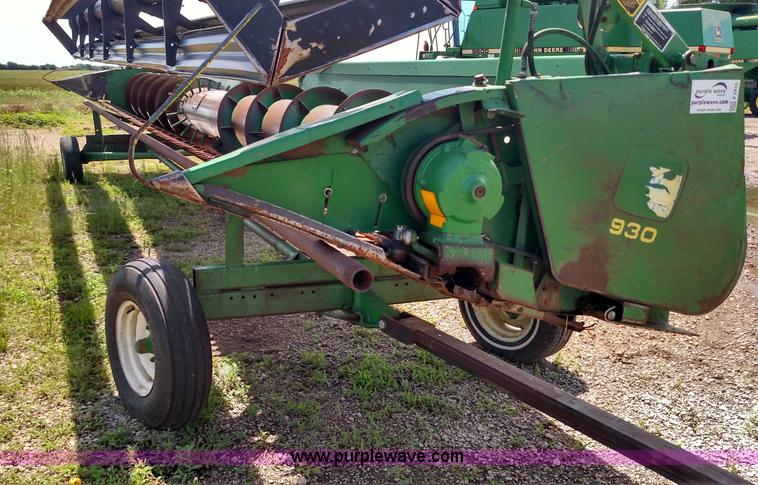 image for item F7810 1993 John Deere 930 rigid head