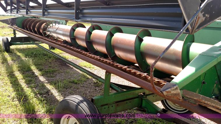 image for item F7810 1993 John Deere 930 rigid head