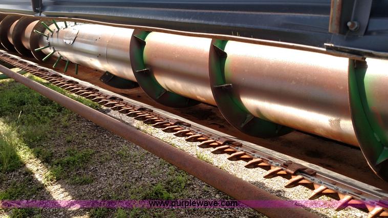 image for item F7810 1993 John Deere 930 rigid head