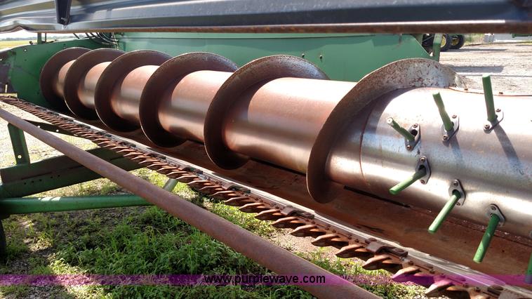 image for item F7810 1993 John Deere 930 rigid head