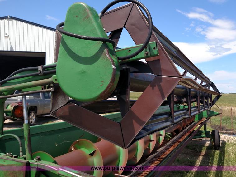 image for item F7810 1993 John Deere 930 rigid head