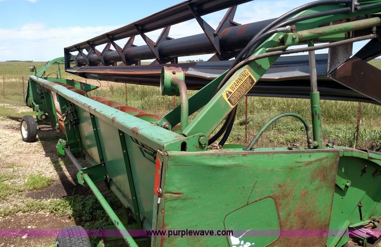 image for item F7810 1993 John Deere 930 rigid head