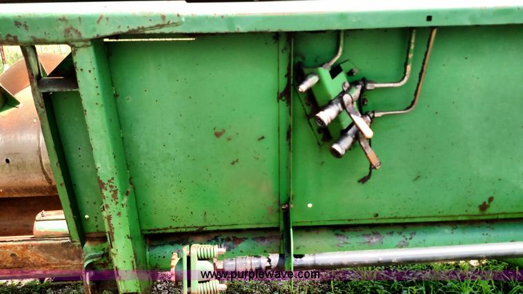 image for item F7810 1993 John Deere 930 rigid head