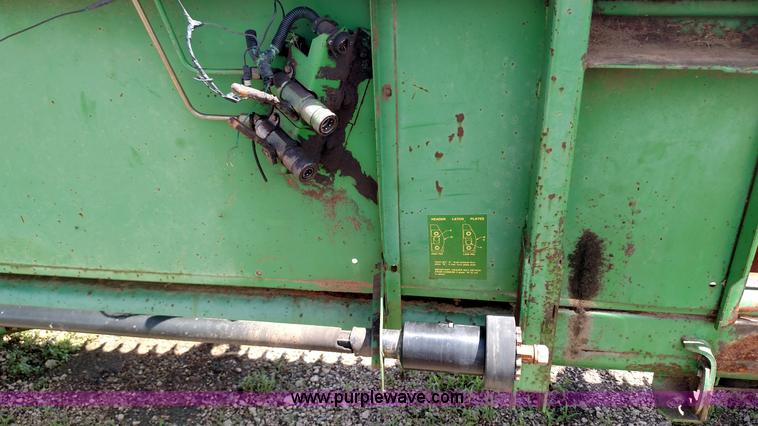 image for item F7810 1993 John Deere 930 rigid head