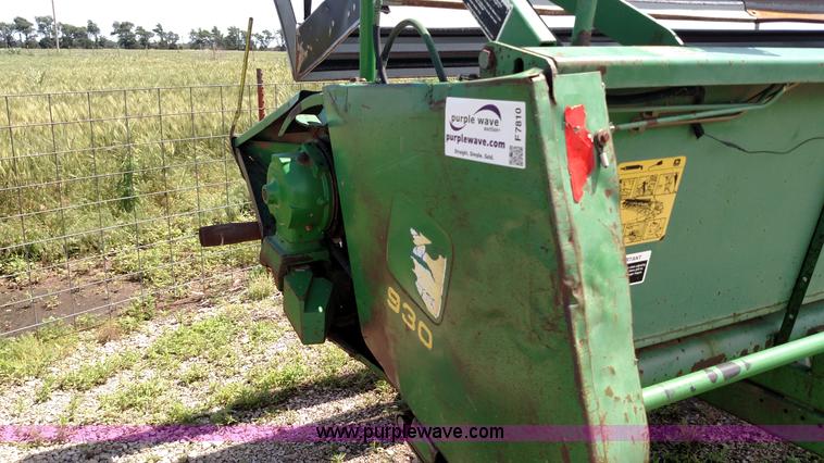 image for item F7810 1993 John Deere 930 rigid head